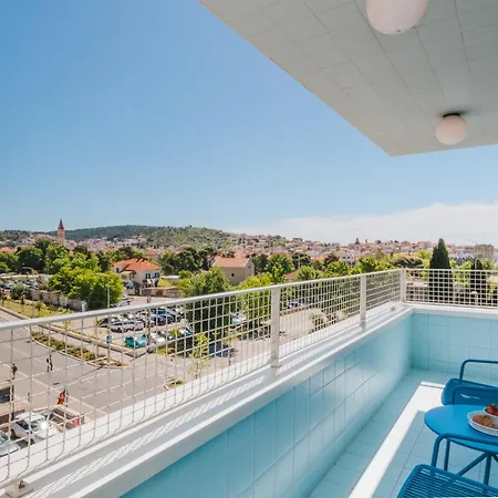 Apero Aparthotel 3*