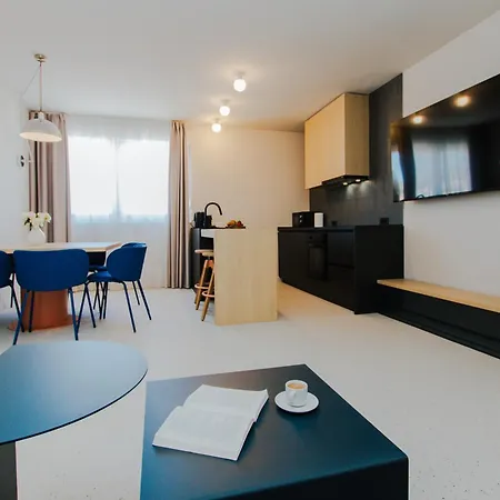 Apero Aparthotel 3*