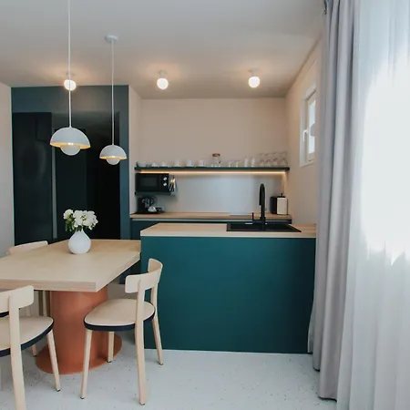 Apero Aparthotel 3*