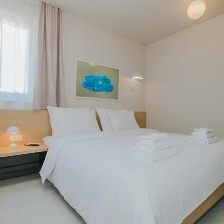 Apero Aparthotel