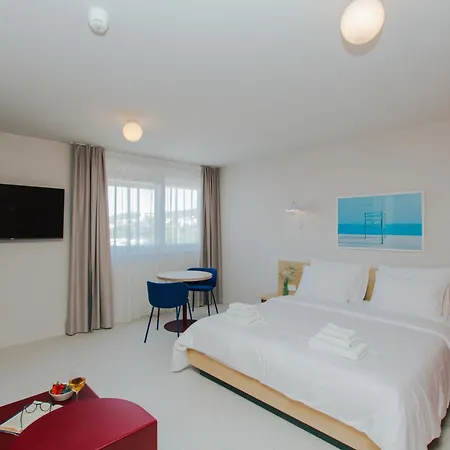 Apero Aparthotel 3*